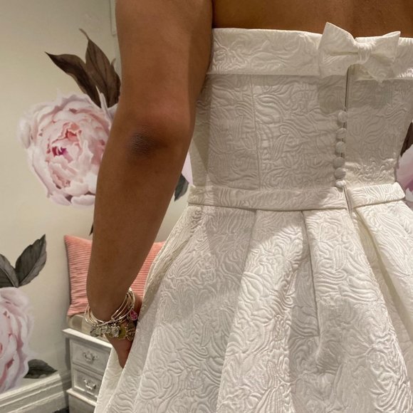 PLUS SIZE PRONOVIAS WEDDING GOWN! - Picture 5 of 8